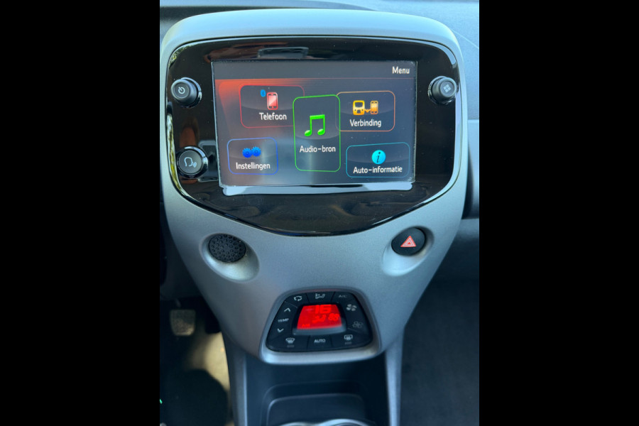 Toyota Aygo 1.0 VVT-i x-joy, achteruitrijcamera,carplay,dab, climaat controle, 1 e eigenaar, NL auto met nationale auto pas