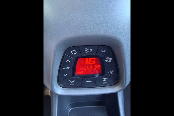 Toyota Aygo 1.0 VVT-i x-joy, achteruitrijcamera,carplay,dab, climaat controle, 1 e eigenaar, NL auto met nationale auto pas