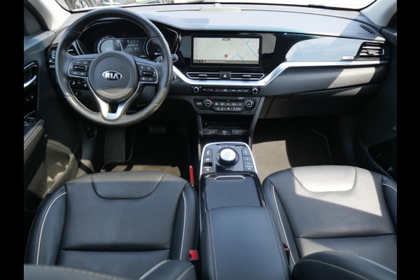 Kia e-Niro ExecutiveLine 64 kWh | 3Fase | Stoel Verkoeling | Schuif/Kantel dak | Elek. Stoelen |