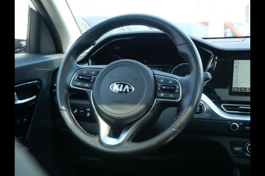 Kia e-Niro ExecutiveLine 64 kWh | 3Fase | Stoel Verkoeling | Schuif/Kantel dak | Elek. Stoelen |