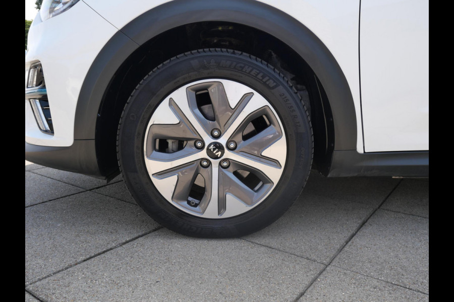 Kia e-Niro ExecutiveLine 64 kWh | 3Fase | Stoel Verkoeling | Schuif/Kantel dak | Elek. Stoelen |