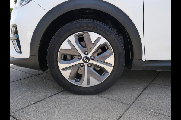Kia e-Niro ExecutiveLine 64 kWh | 3Fase | Stoel Verkoeling | Schuif/Kantel dak | Elek. Stoelen |