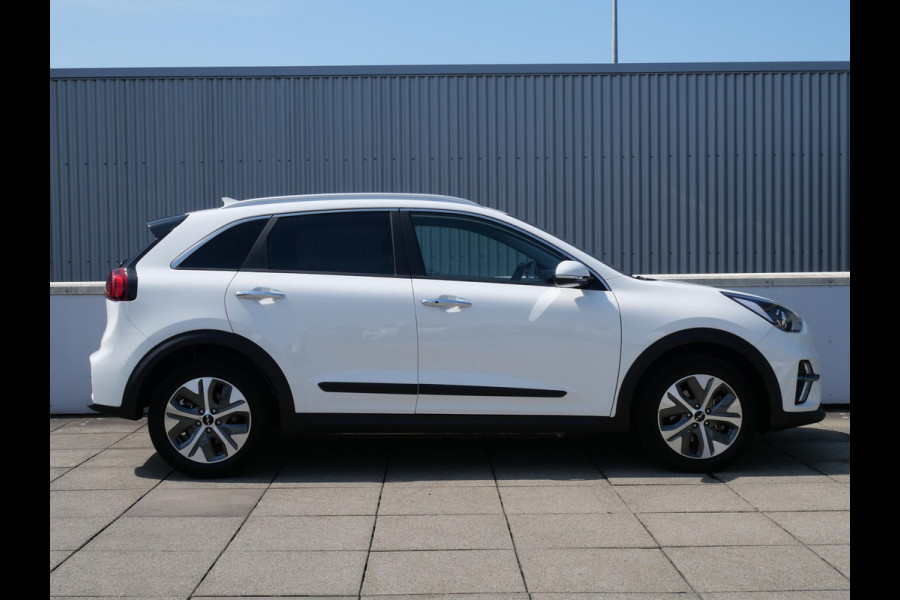Kia e-Niro Edition 64 kWh | 3Fase | Stoel/Stuur Verwarming | Navi | Adaptief | Carplay |