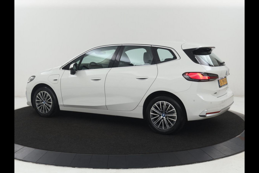 BMW 2 Serie 225 e xDrive Luxury Line | SOH 91,6% | Leder | Carplay | Navigatie | Sfeerverlichting | Cruise control | Climate control | Camera | Park assist |