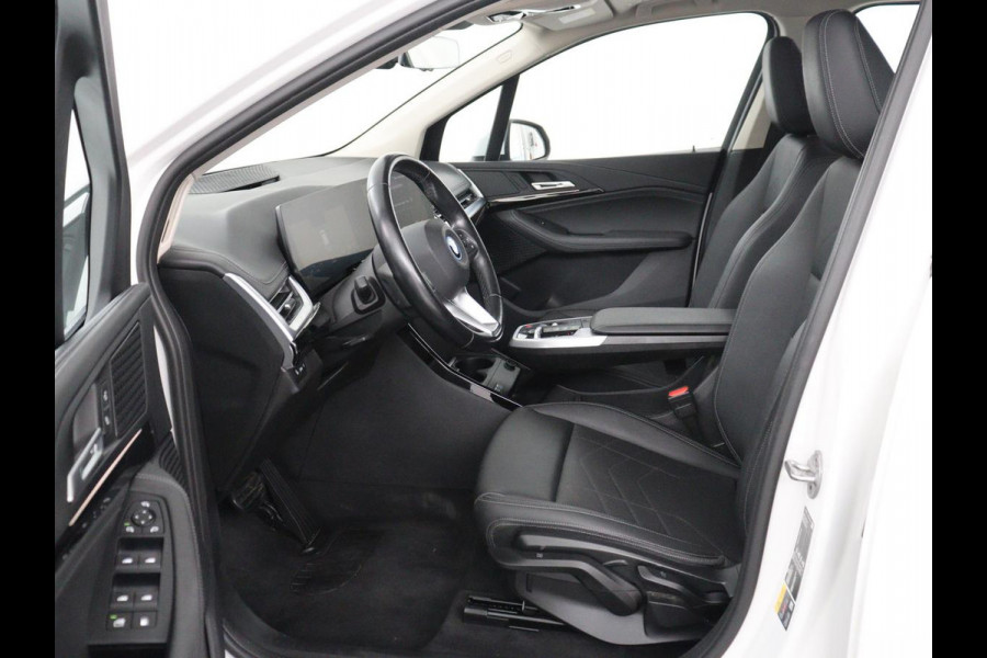 BMW 2 Serie 225 e xDrive Luxury Line | SOH 91,6% | Leder | Carplay | Navigatie | Sfeerverlichting | Cruise control | Climate control | Camera | Park assist |