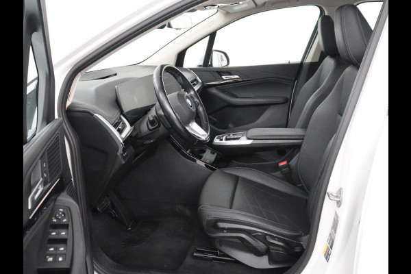 BMW 2 Serie 225 e xDrive Luxury Line | SOH 91,6% | Leder | Carplay | Navigatie | Sfeerverlichting | Cruise control | Climate control | Camera | Park assist |