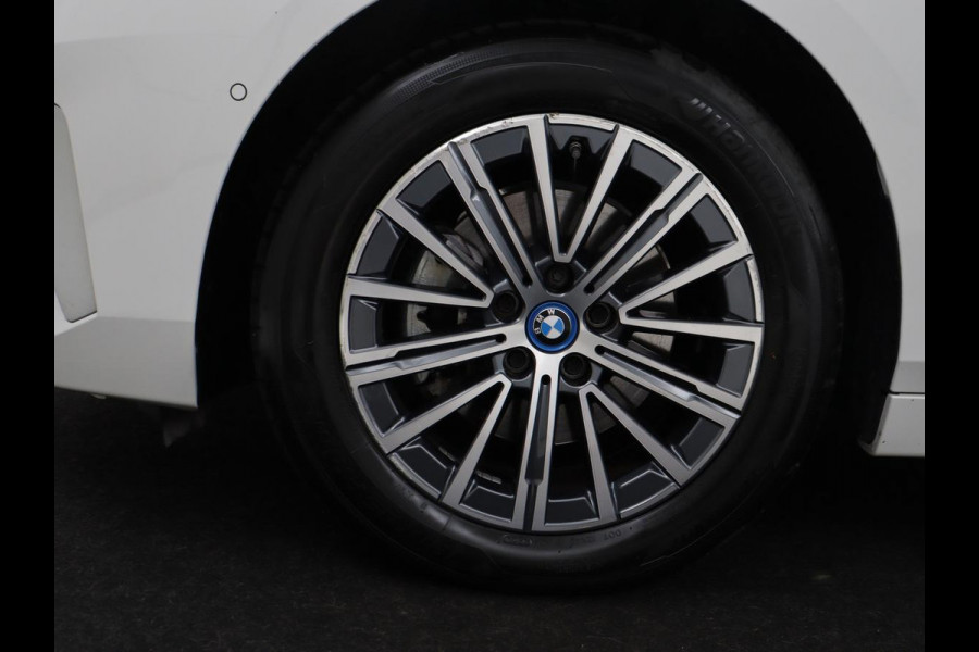 BMW 2 Serie 225 e xDrive Luxury Line | SOH 91,6% | Leder | Carplay | Navigatie | Sfeerverlichting | Cruise control | Climate control | Camera | Park assist |