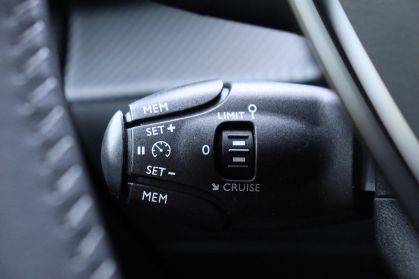 Peugeot 208 1.2 PT Allure parelmoer met. org.NL h.leer navi carplay