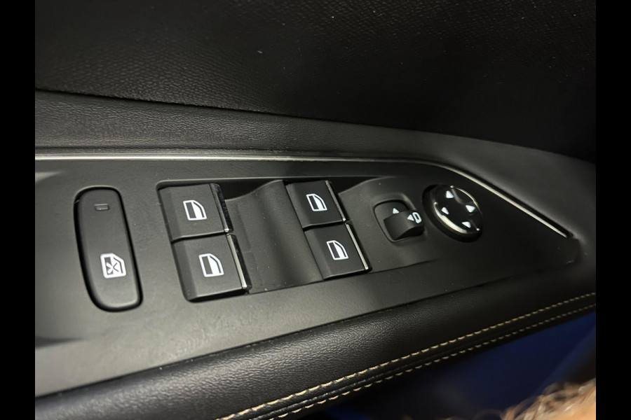 Peugeot 3008 1.6 HYbrid 225 GT Pack Business Night Vision Panoramadak Focal ACC Keyless Camera LED Dodehoek CarPlay