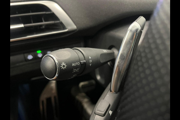 Peugeot 3008 1.6 HYbrid 225 GT Pack Business Night Vision Panoramadak Focal ACC Keyless Camera LED Dodehoek CarPlay