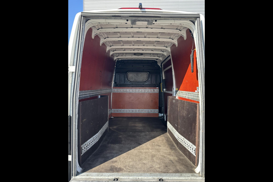 Volkswagen Crafter 35 2.0 TDI L2H2 Bus met laadklep Dhollandia