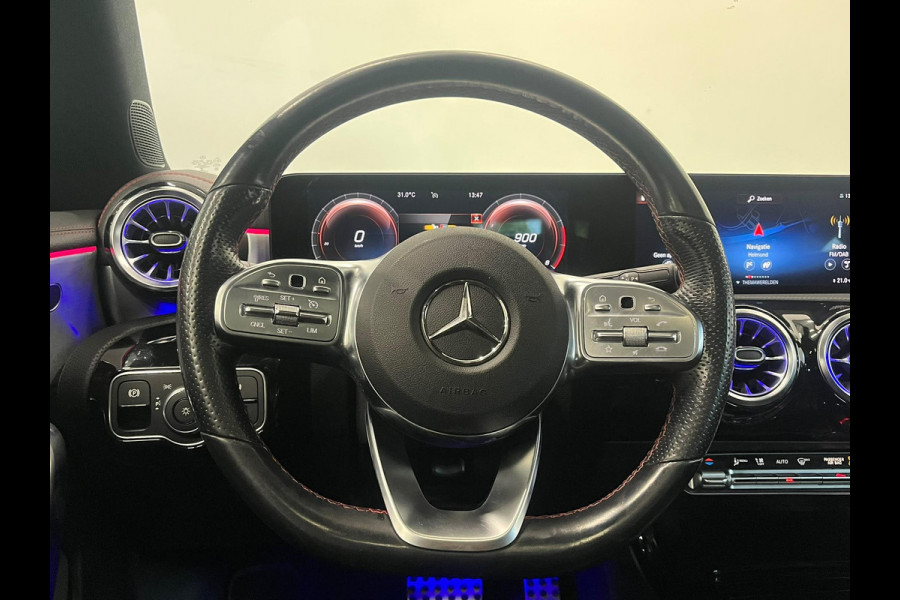 Mercedes-Benz CLA-Klasse Shooting Brake 180 Business Solution AMG Panoramadak Trekhaak Multibeam LED Nightpakket
