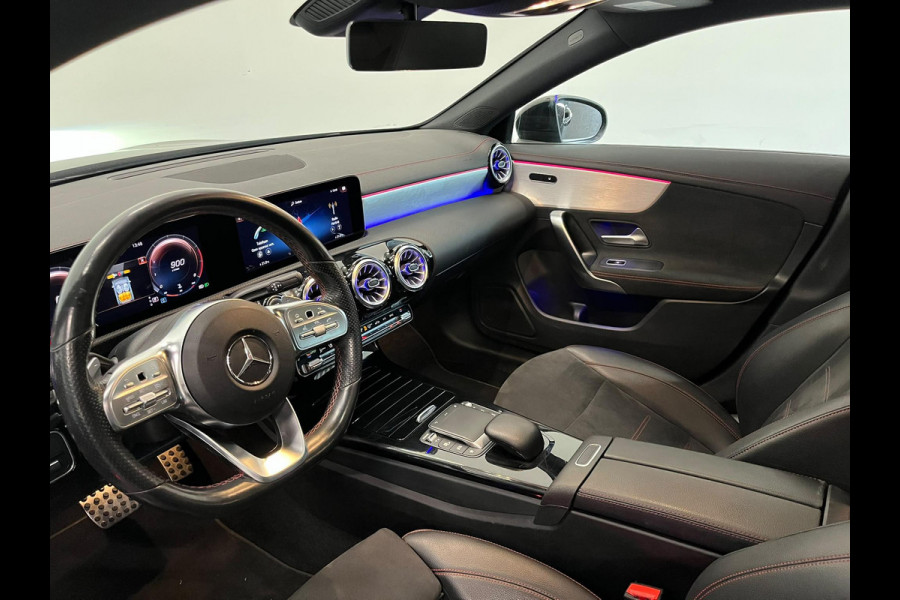 Mercedes-Benz CLA-Klasse Shooting Brake 180 Business Solution AMG Panoramadak Trekhaak Multibeam LED Nightpakket
