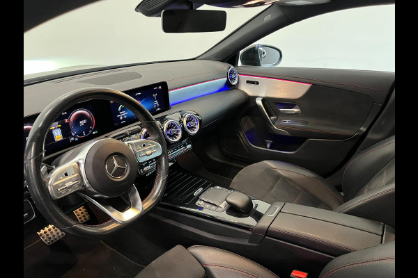 Mercedes-Benz CLA-Klasse Shooting Brake 180 Business Solution AMG Panoramadak Trekhaak Multibeam LED Nightpakket