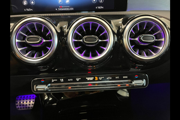Mercedes-Benz CLA-Klasse Shooting Brake 180 Business Solution AMG Panoramadak Trekhaak Multibeam LED Nightpakket