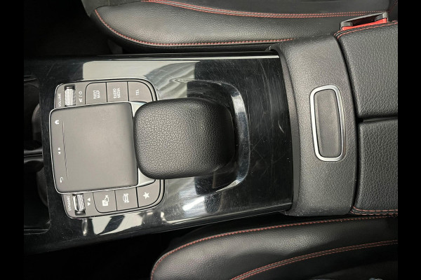 Mercedes-Benz CLA-Klasse Shooting Brake 180 Business Solution AMG Panoramadak Trekhaak Multibeam LED Nightpakket