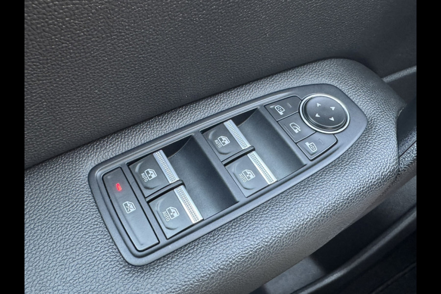 Renault Captur 1.3 TCe 140 Intens Automaat Navi Carplay Clima Camera PDC V+A