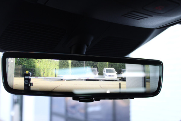 Mercedes-Benz V-Klasse 300d / AMG / Exclusive / DC / 4-matic / Luchtvering / Pano / 360 Cam / Burmester / Vol Opties / NIEUWSTAAT.