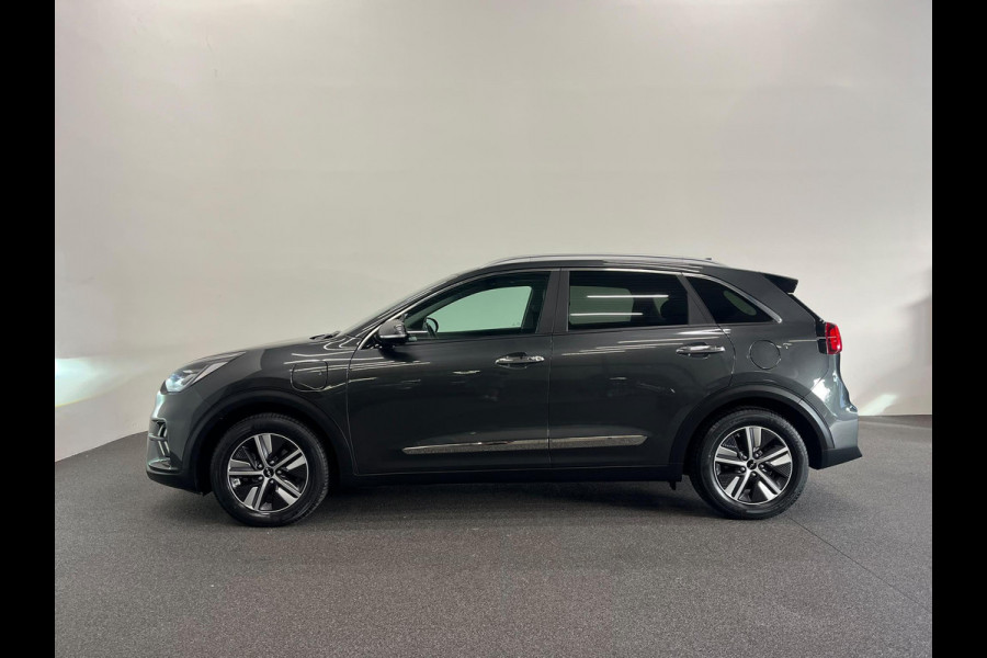 Kia Niro 1.6 GDi PHEV ExecutiveLine Navigatie Apple Carplay Android Auto Camera Parkeersensoren achter Adaptive Cruise Control Stoelverwarming en verkoeling Stuurverwarming Elektrisch verstelbare stoelen Climate Control