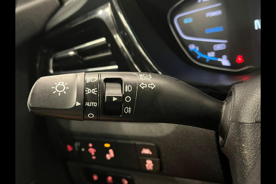 Kia Niro 1.6 GDi PHEV ExecutiveLine Navigatie Apple Carplay Android Auto Camera Parkeersensoren achter Adaptive Cruise Control Stoelverwarming en verkoeling Stuurverwarming Elektrisch verstelbare stoelen Climate Control