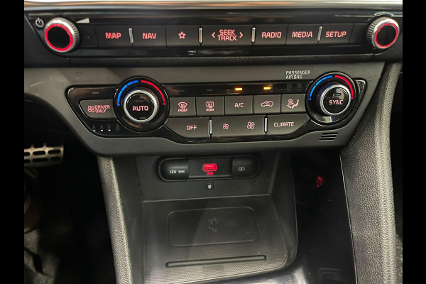 Kia Niro 1.6 GDi PHEV ExecutiveLine Navigatie Apple Carplay Android Auto Camera Parkeersensoren achter Adaptive Cruise Control Stoelverwarming en verkoeling Stuurverwarming Elektrisch verstelbare stoelen Climate Control