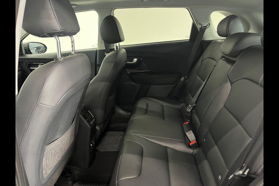 Kia Niro 1.6 GDi PHEV ExecutiveLine Navigatie Apple Carplay Android Auto Camera Parkeersensoren achter Adaptive Cruise Control Stoelverwarming en verkoeling Stuurverwarming Elektrisch verstelbare stoelen Climate Control