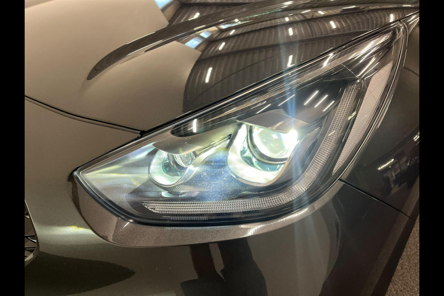 Kia Niro 1.6 GDi PHEV ExecutiveLine Navigatie Apple Carplay Android Auto Camera Parkeersensoren achter Adaptive Cruise Control Stoelverwarming en verkoeling Stuurverwarming Elektrisch verstelbare stoelen Climate Control