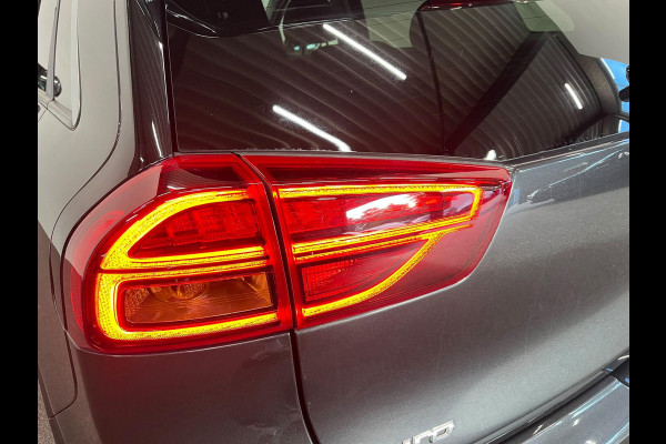 Kia Niro 1.6 GDi PHEV ExecutiveLine Navigatie Apple Carplay Android Auto Camera Parkeersensoren achter Adaptive Cruise Control Stoelverwarming en verkoeling Stuurverwarming Elektrisch verstelbare stoelen Climate Control