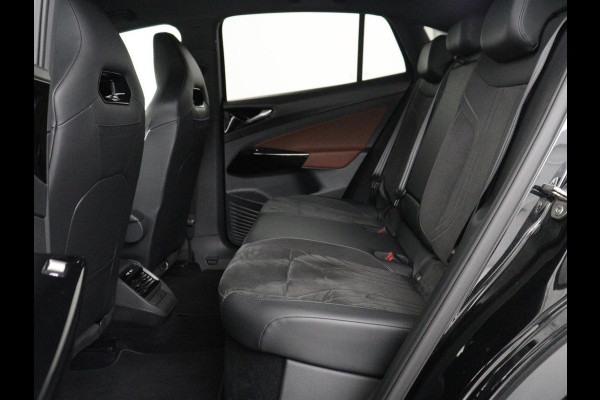 Volkswagen ID.5 Pro 77 kWh | SOH 93,5% | Memory | Leder/alcantara | Stuur/stoel verwarming | Climate control | Adaptive cruise | Sfeerverlichting | Camera | Park assist | Trekhaak |