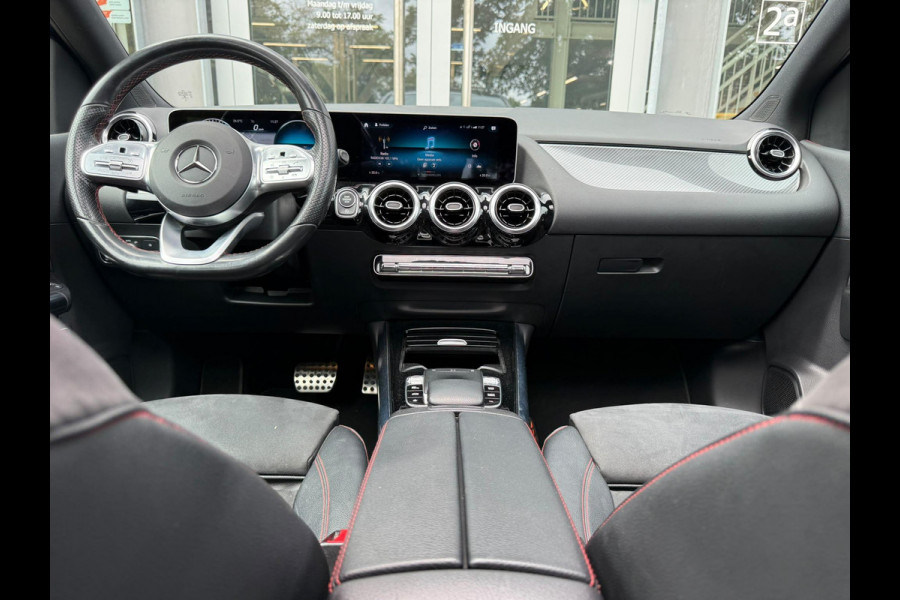 Mercedes-Benz B-Klasse 200 Bus. Solution AMG Night|Pano|Carplay|Sfeer|Cam|Trekhaak
