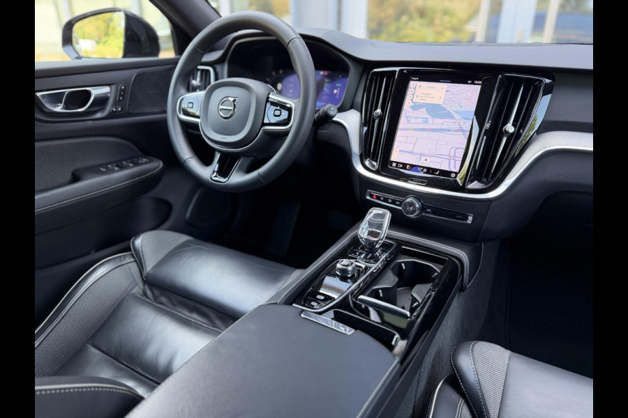 Volvo V60 2.0 T6 Plug-in hybrid 350Pk AWD Plus Dark Long Range|Pano|H/K|360Cam|Pilot|Trekhaak