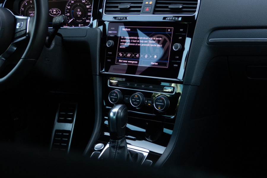 Volkswagen Golf 1.5 TSI R-Line | ACC | Panoramadak | Apple carplay | LED | Navi | Camera