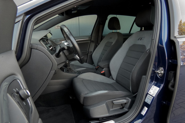 Volkswagen Golf 1.5 TSI R-Line | ACC | Panoramadak | Apple carplay | LED | Navi | Camera