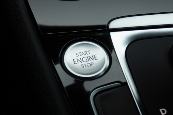 Volkswagen Golf 1.5 TSI R-Line | ACC | Panoramadak | Apple carplay | LED | Navi | Camera