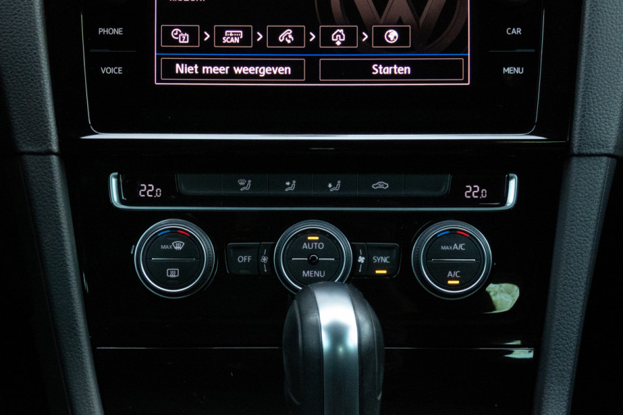 Volkswagen Golf 1.5 TSI R-Line | ACC | Panoramadak | Apple carplay | LED | Navi | Camera