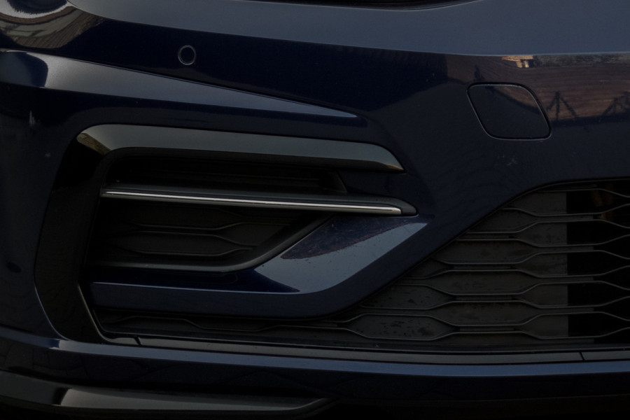 Volkswagen Golf 1.5 TSI R-Line | ACC | Panoramadak | Apple carplay | LED | Navi | Camera