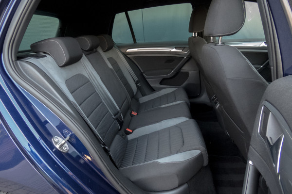 Volkswagen Golf 1.5 TSI R-Line | ACC | Panoramadak | Apple carplay | LED | Navi | Camera