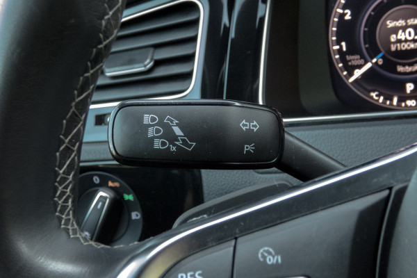 Volkswagen Golf 1.5 TSI R-Line | ACC | Panoramadak | Apple carplay | LED | Navi | Camera