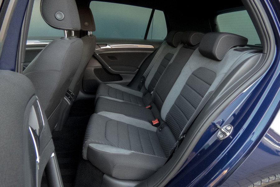 Volkswagen Golf 1.5 TSI R-Line | ACC | Panoramadak | Apple carplay | LED | Navi | Camera