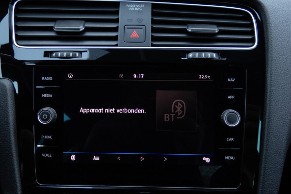 Volkswagen Golf 1.5 TSI R-Line | ACC | Panoramadak | Apple carplay | LED | Navi | Camera