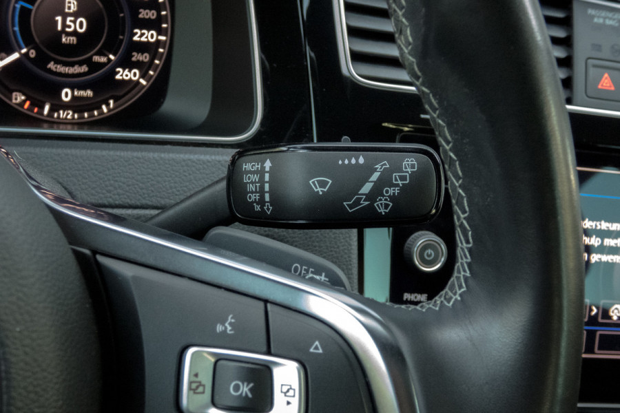 Volkswagen Golf 1.5 TSI R-Line | ACC | Panoramadak | Apple carplay | LED | Navi | Camera