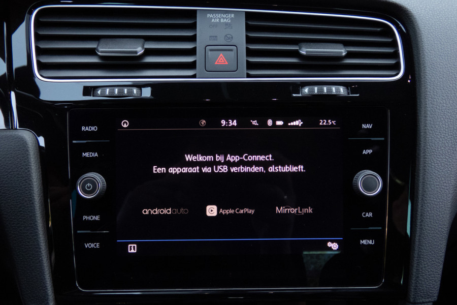 Volkswagen Golf 1.5 TSI R-Line | ACC | Panoramadak | Apple carplay | LED | Navi | Camera