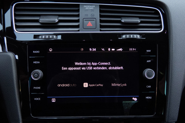 Volkswagen Golf 1.5 TSI R-Line | ACC | Panoramadak | Apple carplay | LED | Navi | Camera