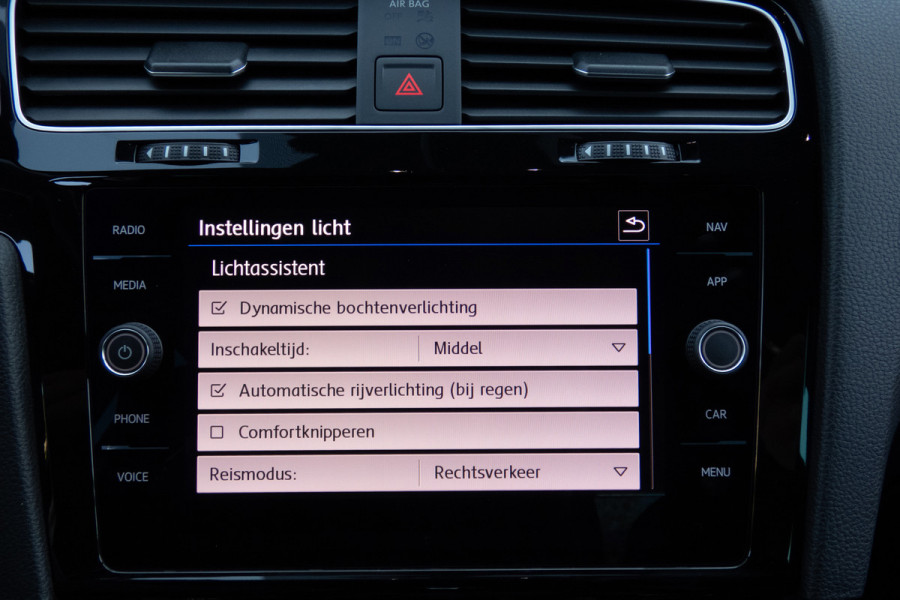Volkswagen Golf 1.5 TSI R-Line | ACC | Panoramadak | Apple carplay | LED | Navi | Camera