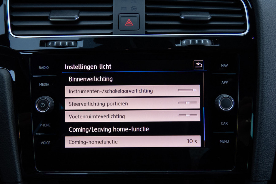 Volkswagen Golf 1.5 TSI R-Line | ACC | Panoramadak | Apple carplay | LED | Navi | Camera