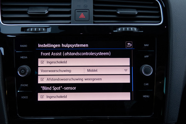 Volkswagen Golf 1.5 TSI R-Line | ACC | Panoramadak | Apple carplay | LED | Navi | Camera
