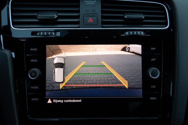 Volkswagen Golf 1.5 TSI R-Line | ACC | Panoramadak | Apple carplay | LED | Navi | Camera