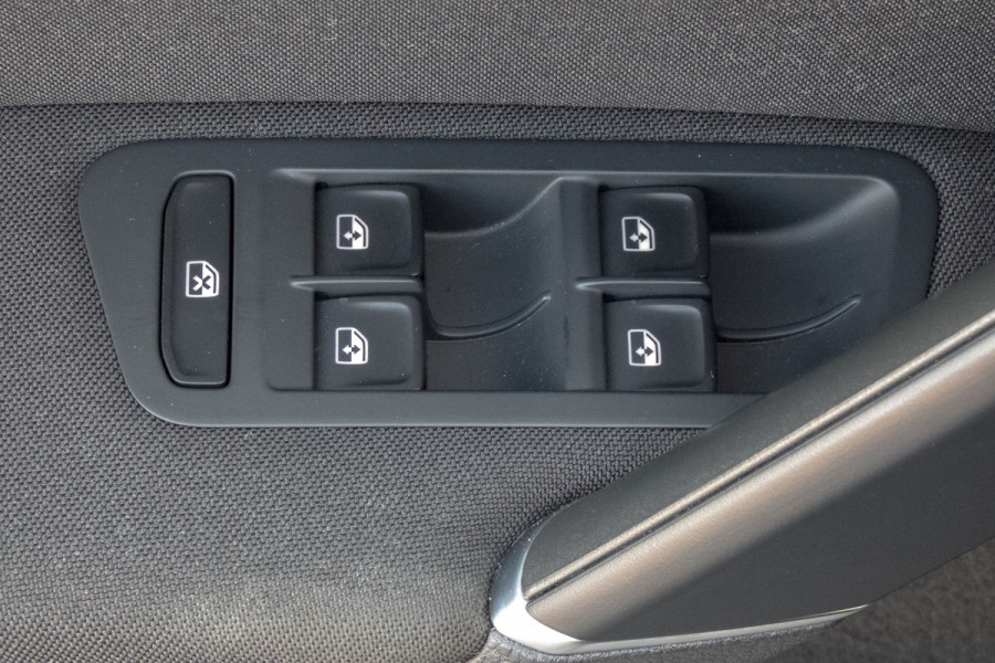 Volkswagen Golf 1.5 TSI R-Line | ACC | Panoramadak | Apple carplay | LED | Navi | Camera