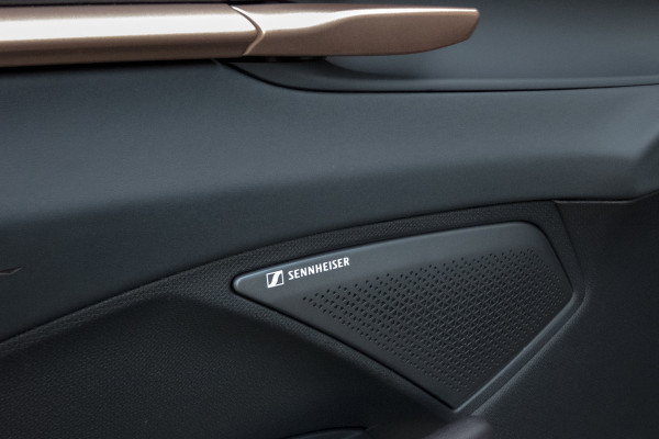 CUPRA Terramar 1.5 TSI e-Hybrid VZ Performance | Panoramadak | ACC | Matrix LED | 360° | Stoel & Stuurverwarming