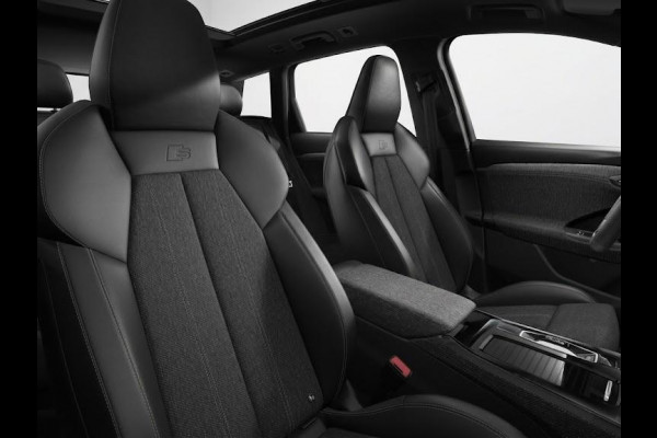 Audi Q6 e-tron S edition 83 Kwh 252 pk | Glazen panoramadak | Trekhaak, mechanisch draaibaar | Exterieurpakket zwart | Warmtewerend glas donker tint |